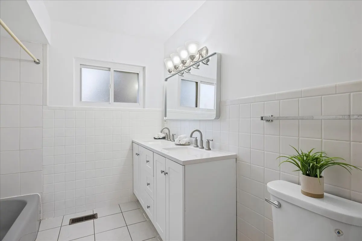 1605 E Frederick Street IL