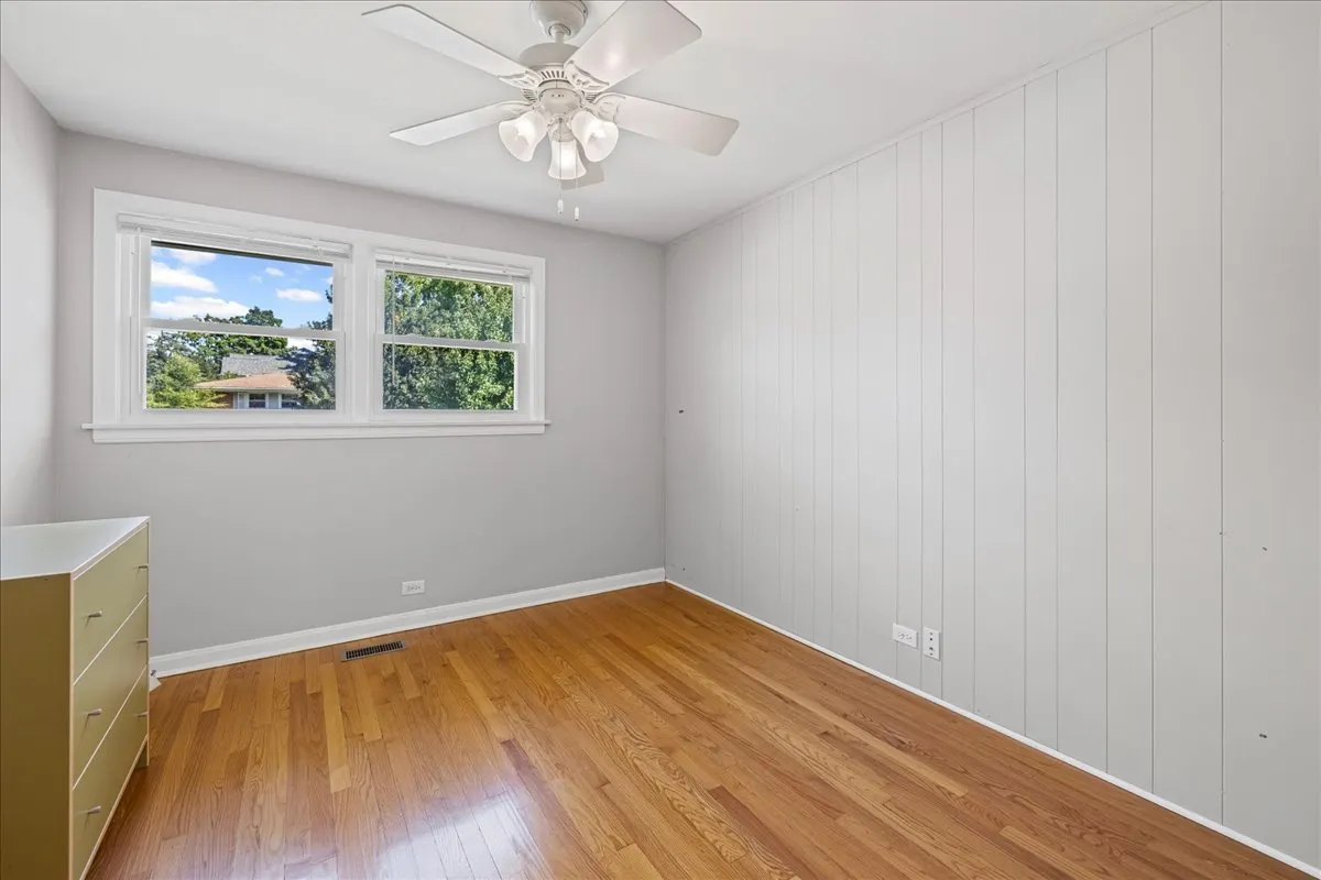 1605 E Frederick Street IL