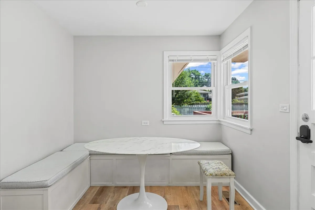 1605 E Frederick Street IL