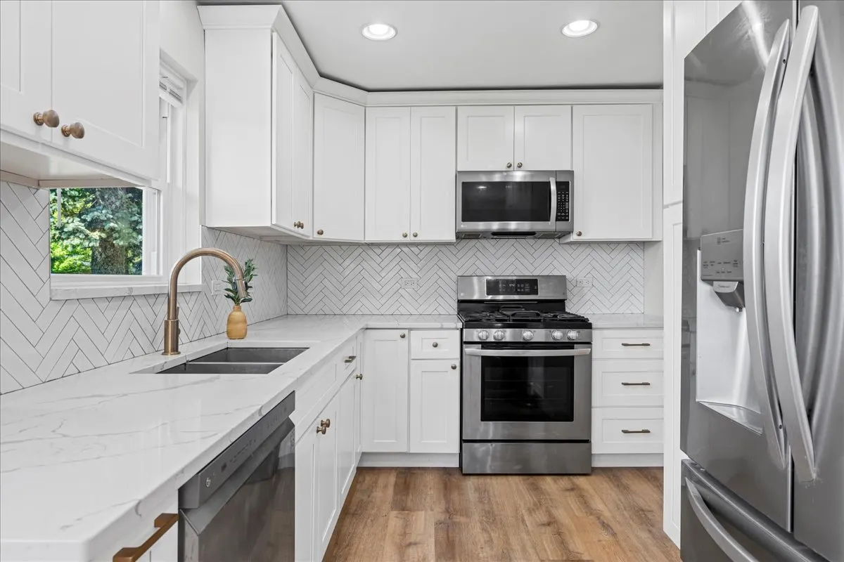 1605 E Frederick Street IL