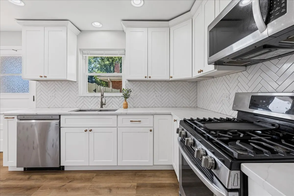 1605 E Frederick Street IL