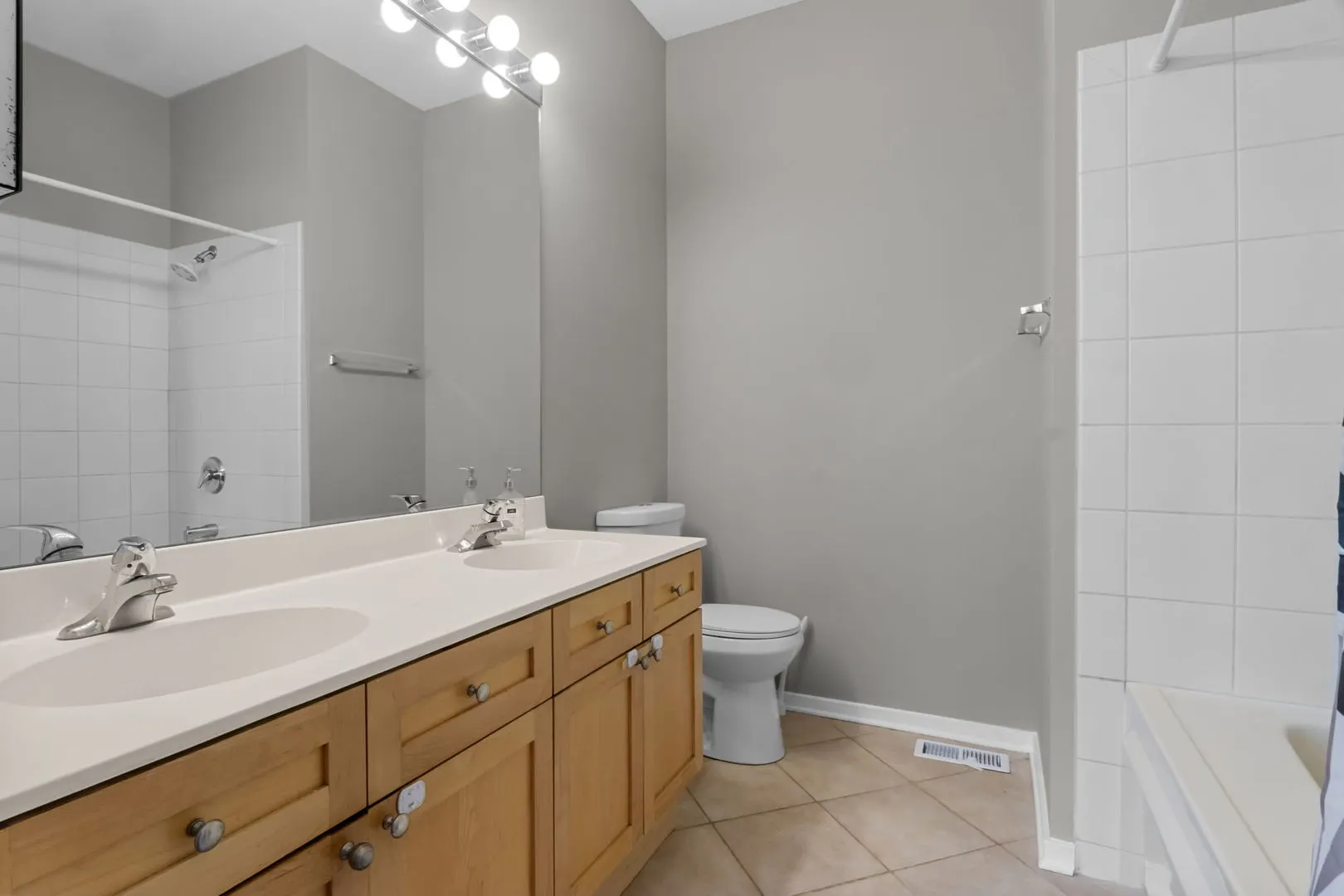 1616 S Indiana Avenue B3 IL