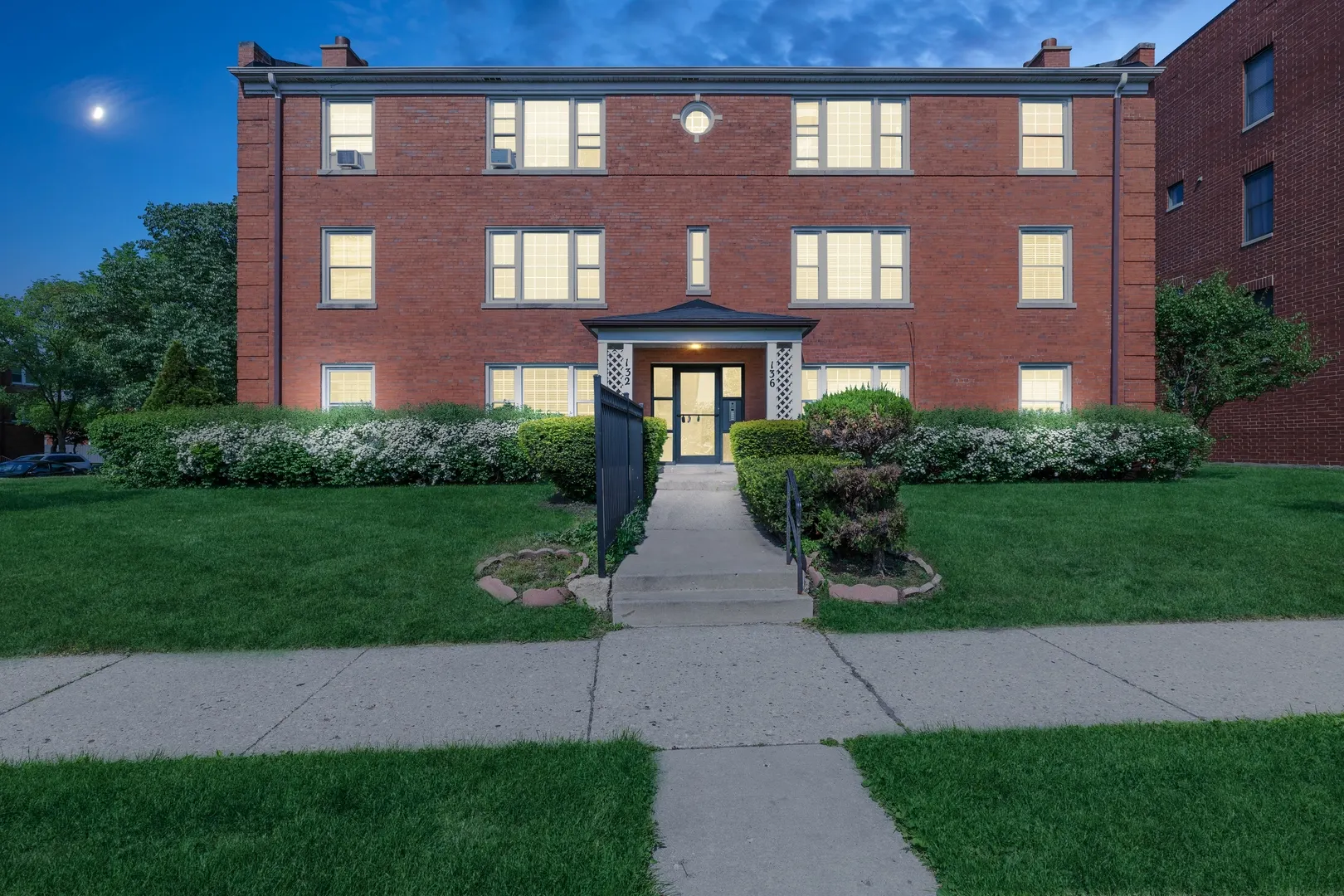 136 Ridge Avenue 2 IL