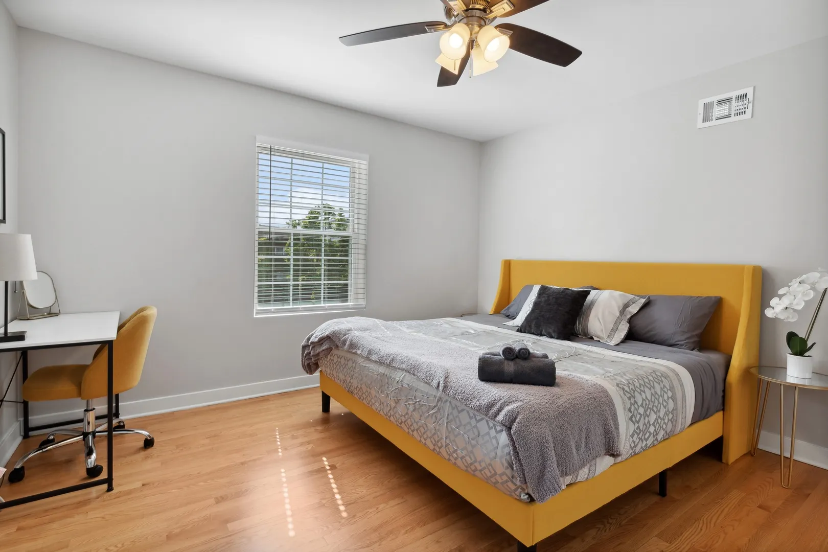 136 Ridge Avenue 2 IL