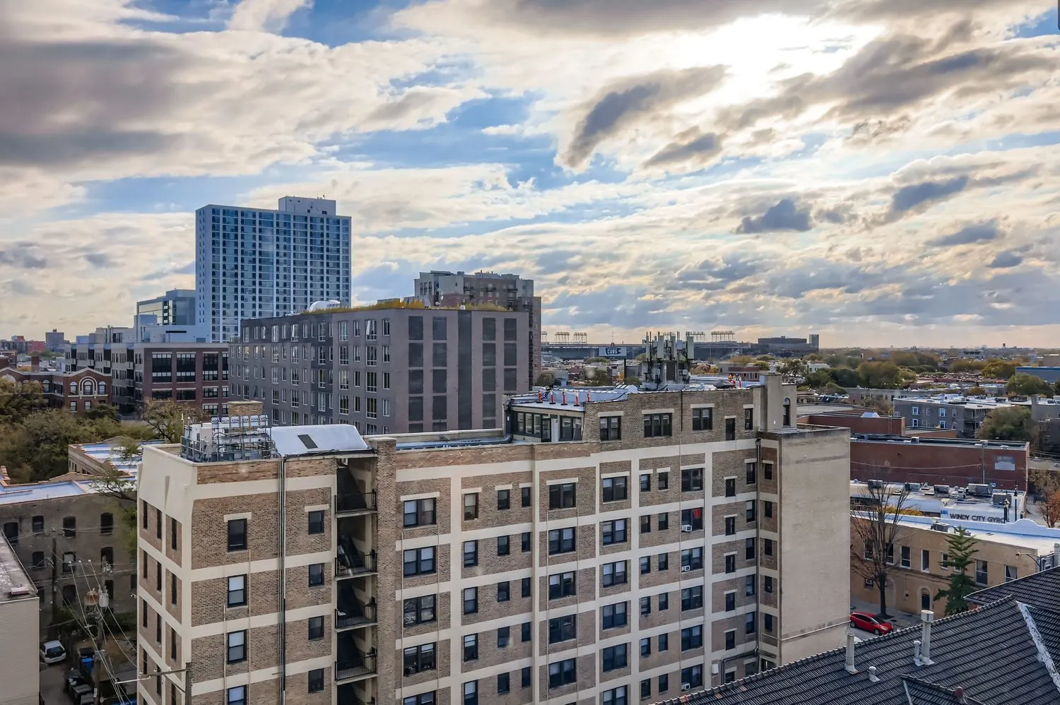 3930 N Pine Grove Avenue 1002 IL