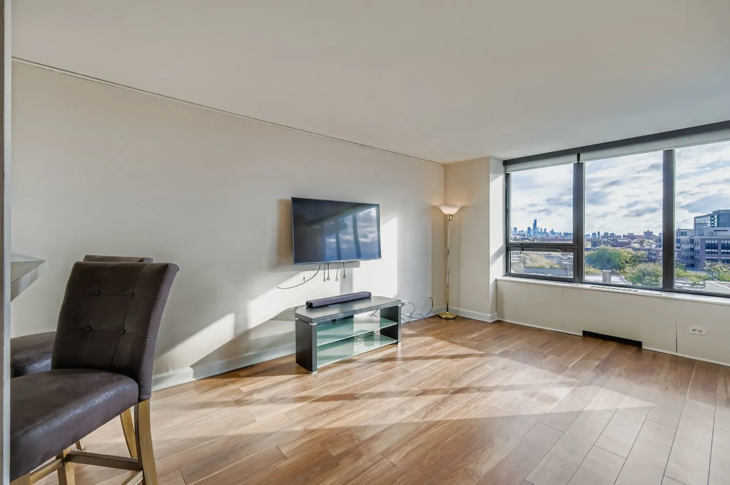 3930 N Pine Grove Avenue 1002 IL