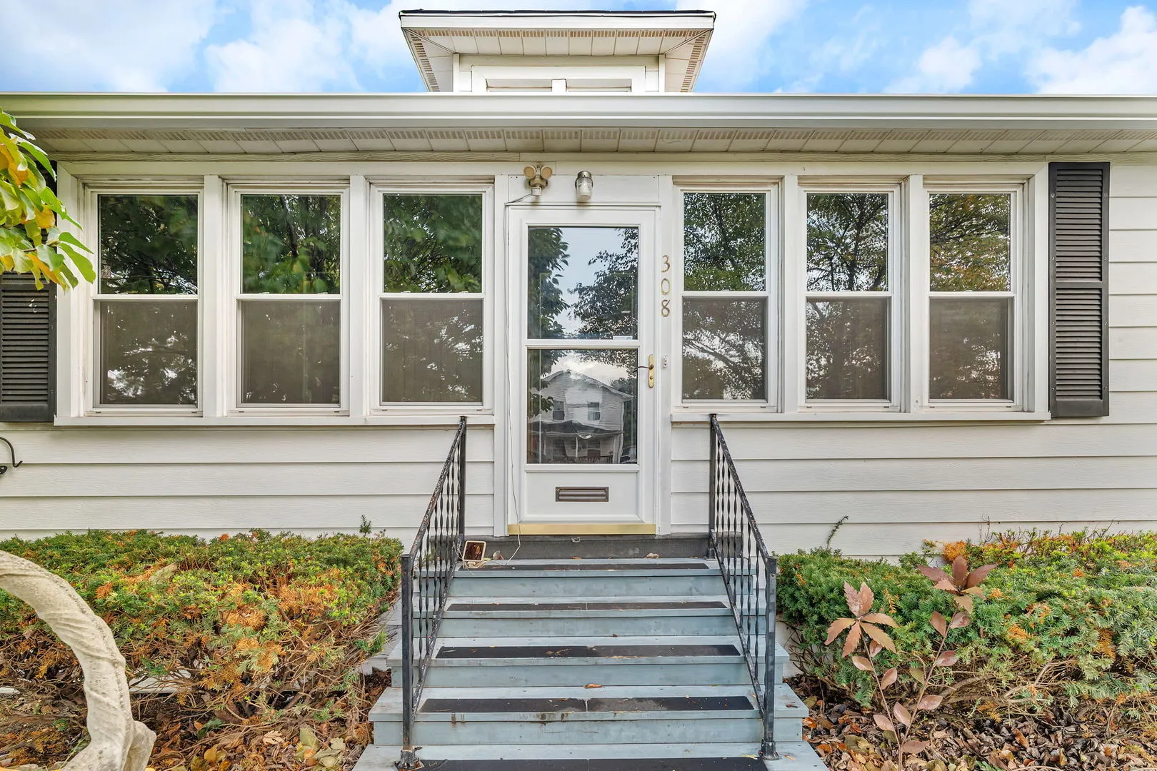 308 E Delaware Street IL