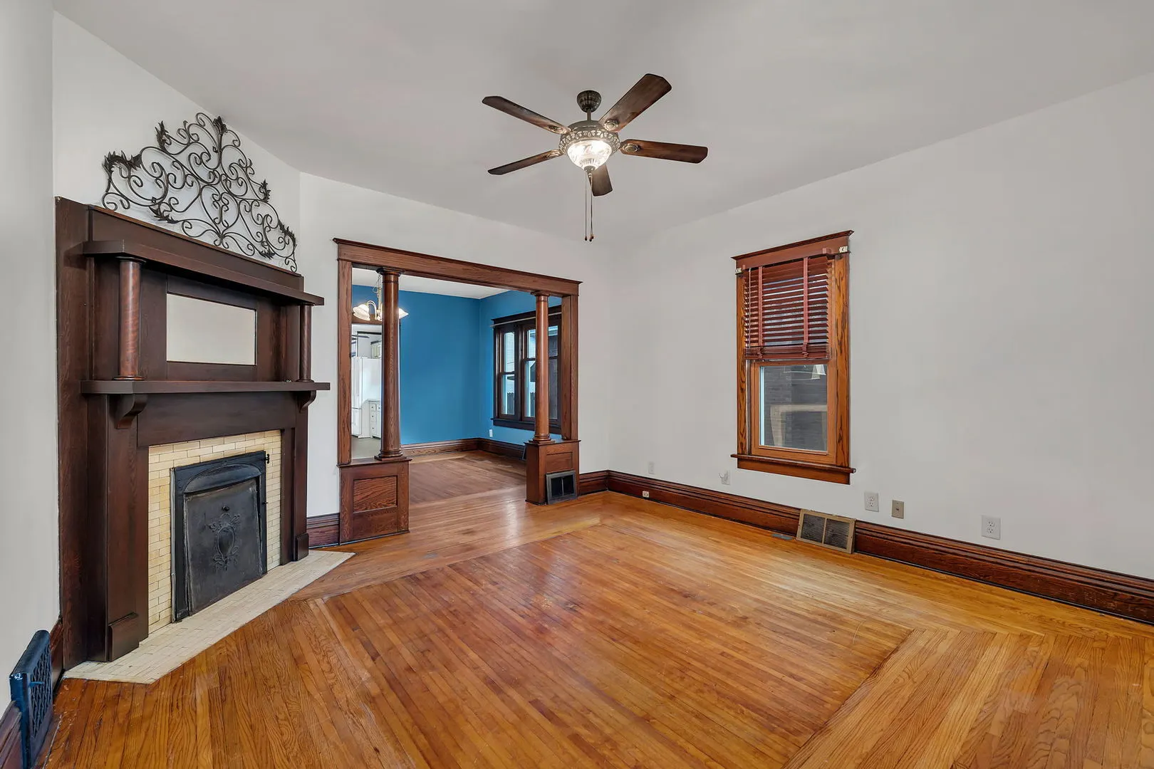 308 E Delaware Street IL