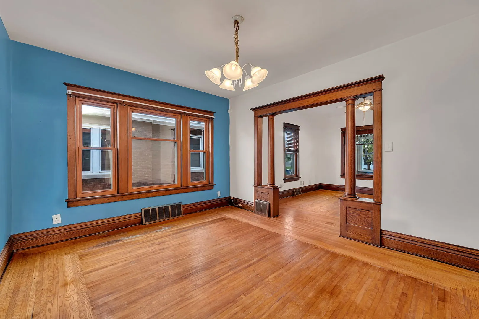 308 E Delaware Street IL