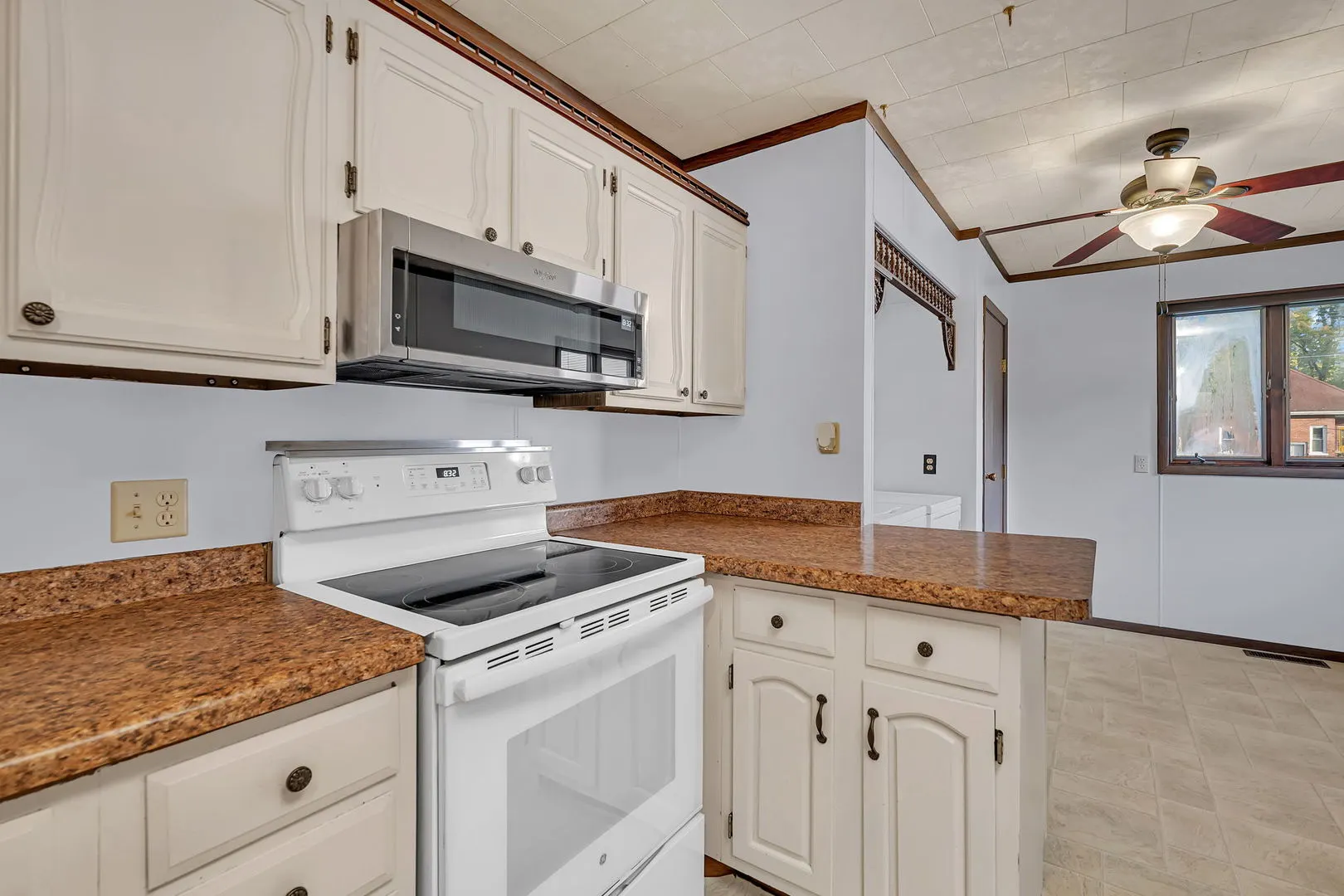 308 E Delaware Street IL