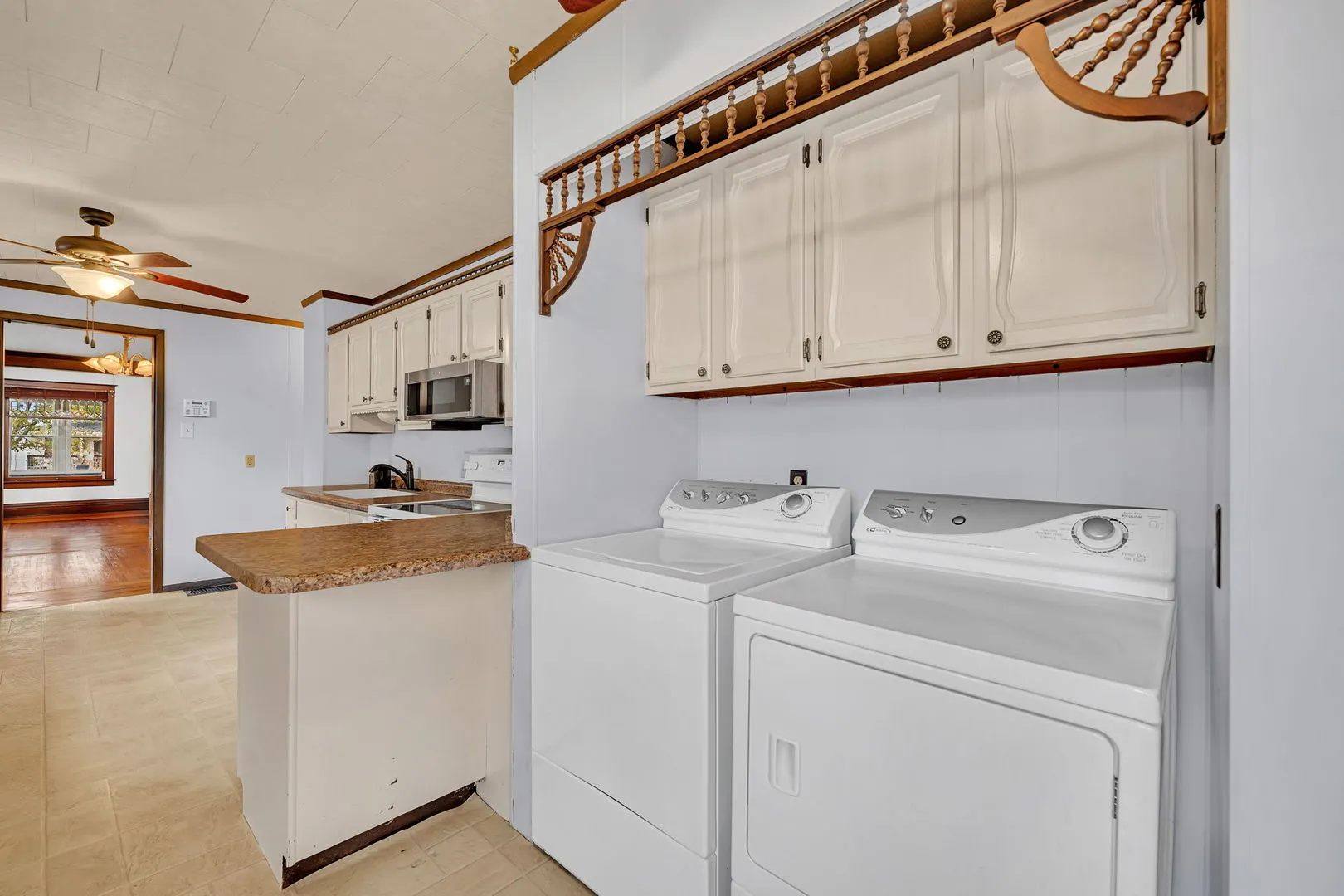 308 E Delaware Street IL