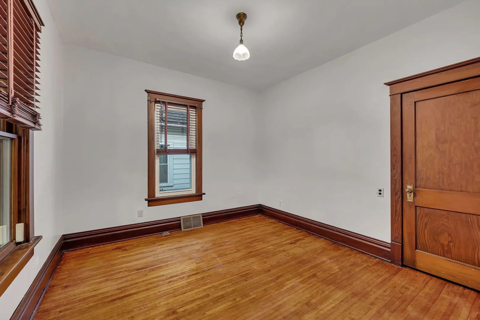 308 E Delaware Street IL