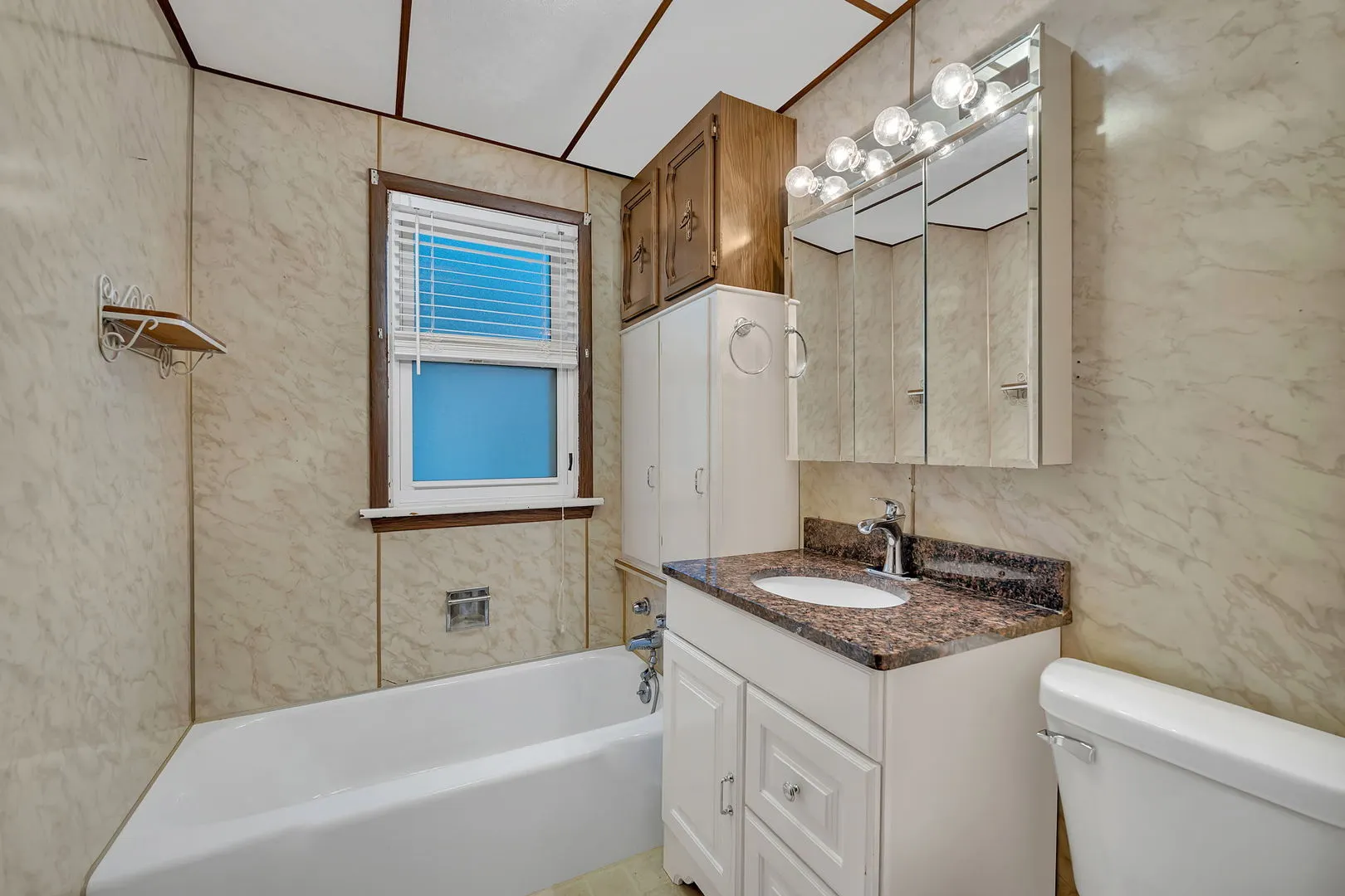 308 E Delaware Street IL