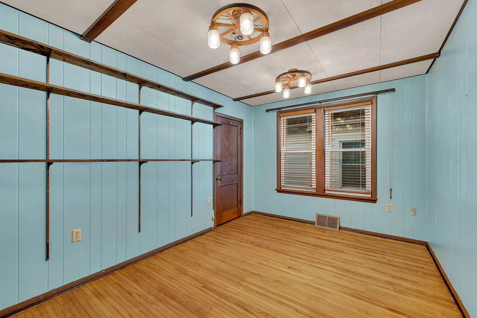 308 E Delaware Street IL