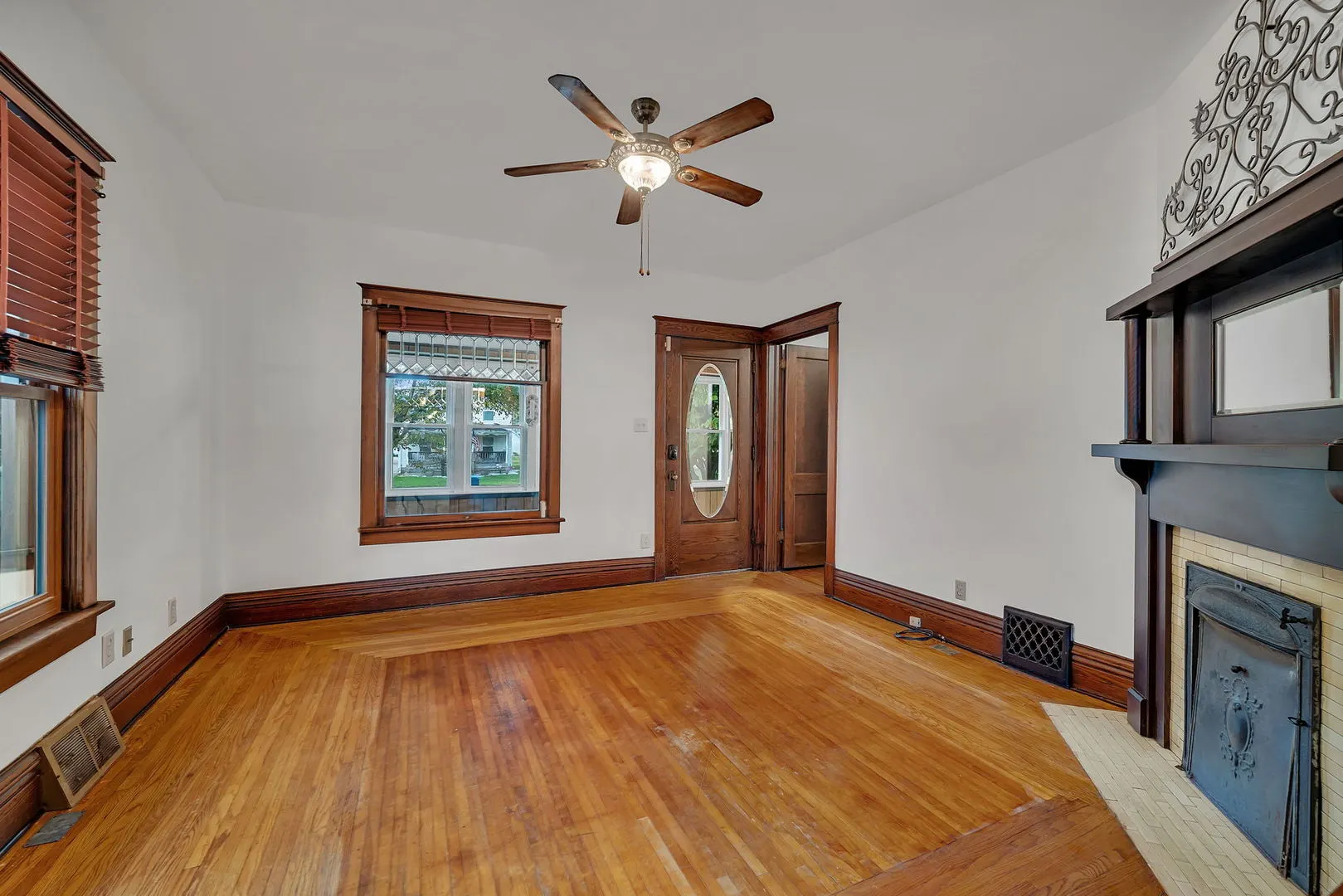 308 E Delaware Street IL