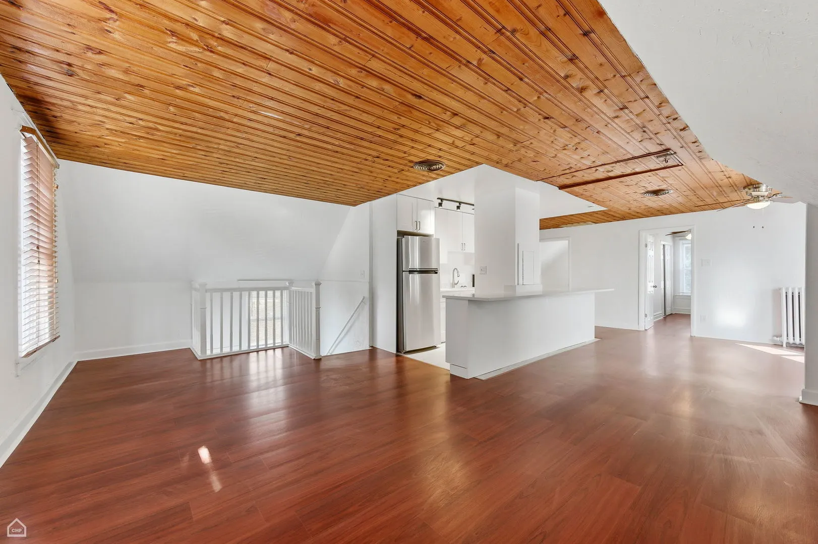 7635 W Foster Avenue IL