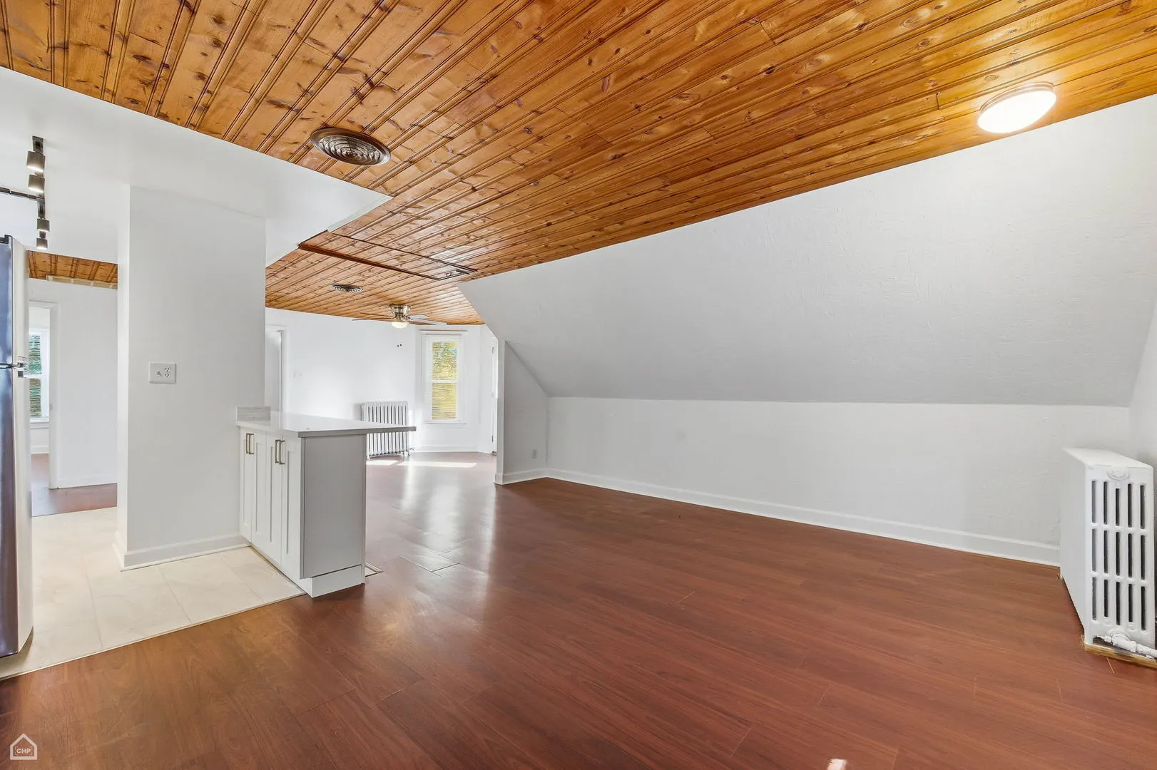 7635 W Foster Avenue IL