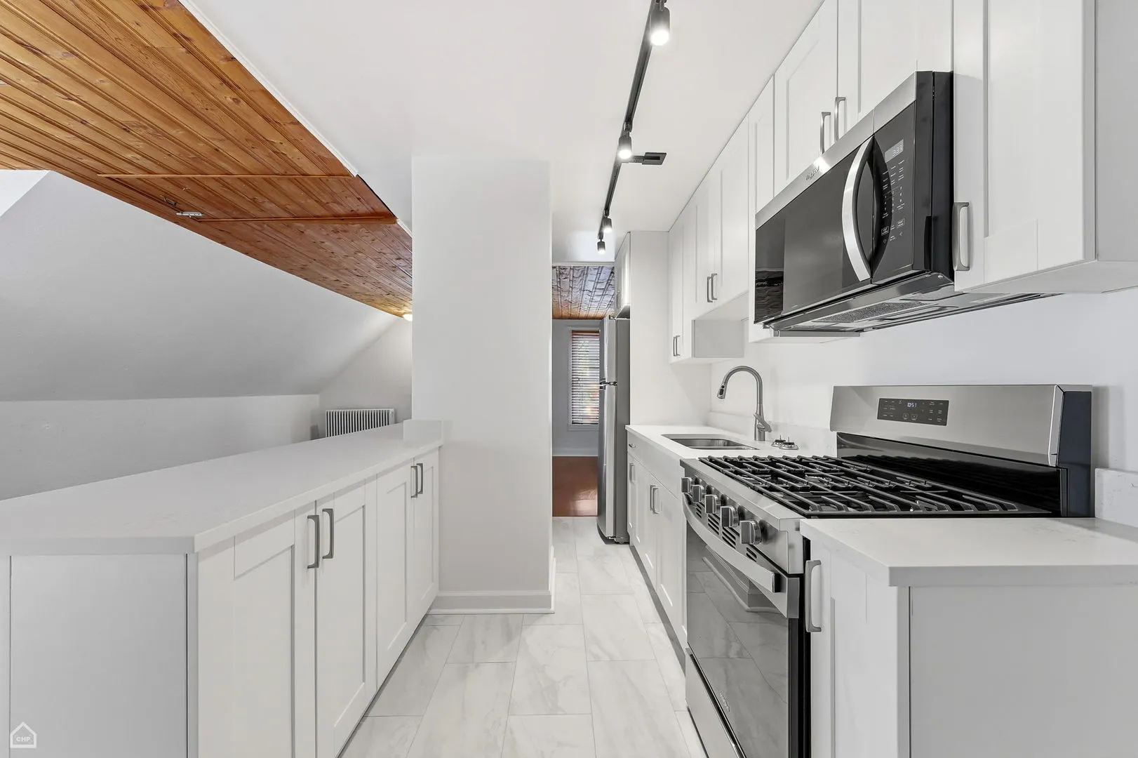 7635 W Foster Avenue IL