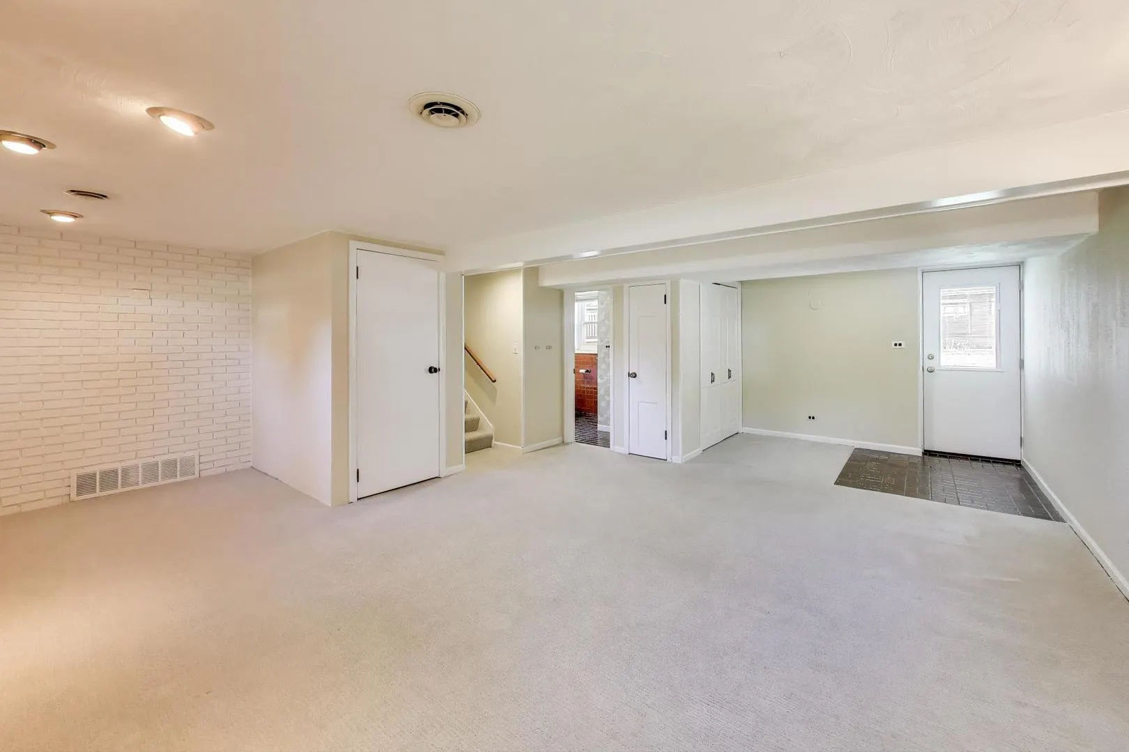 230 Shannon Court IL