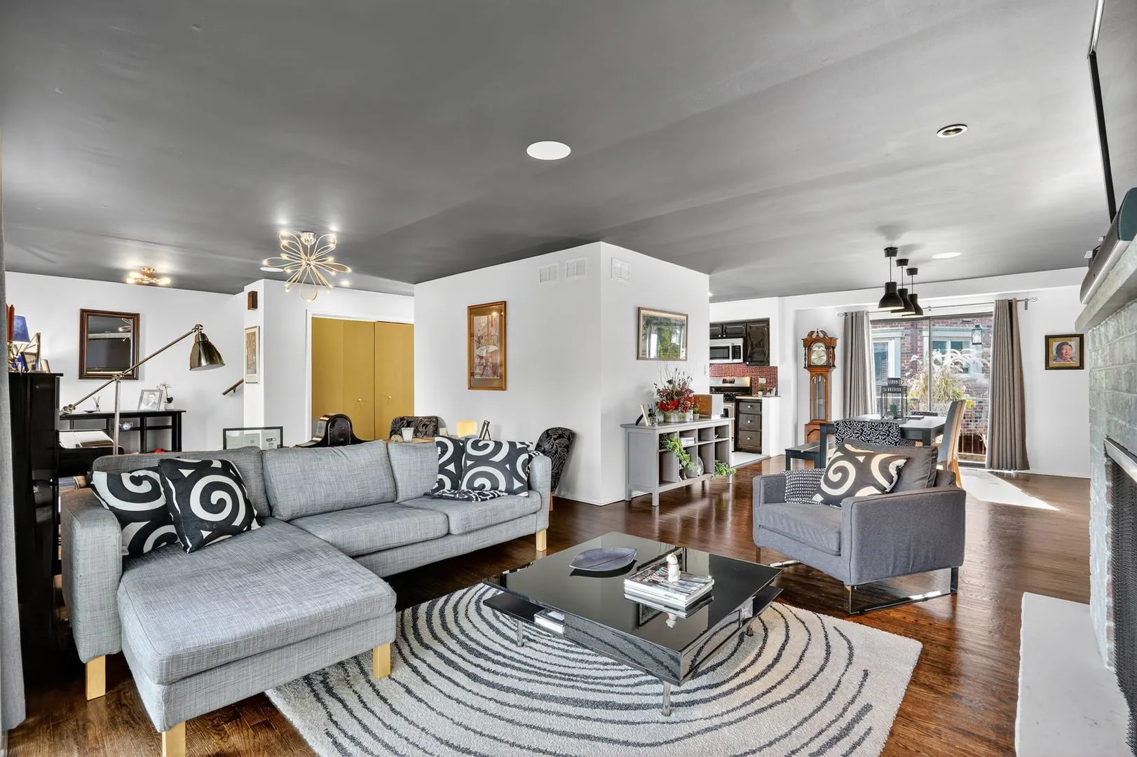 1403 SHERIDAN Road IL