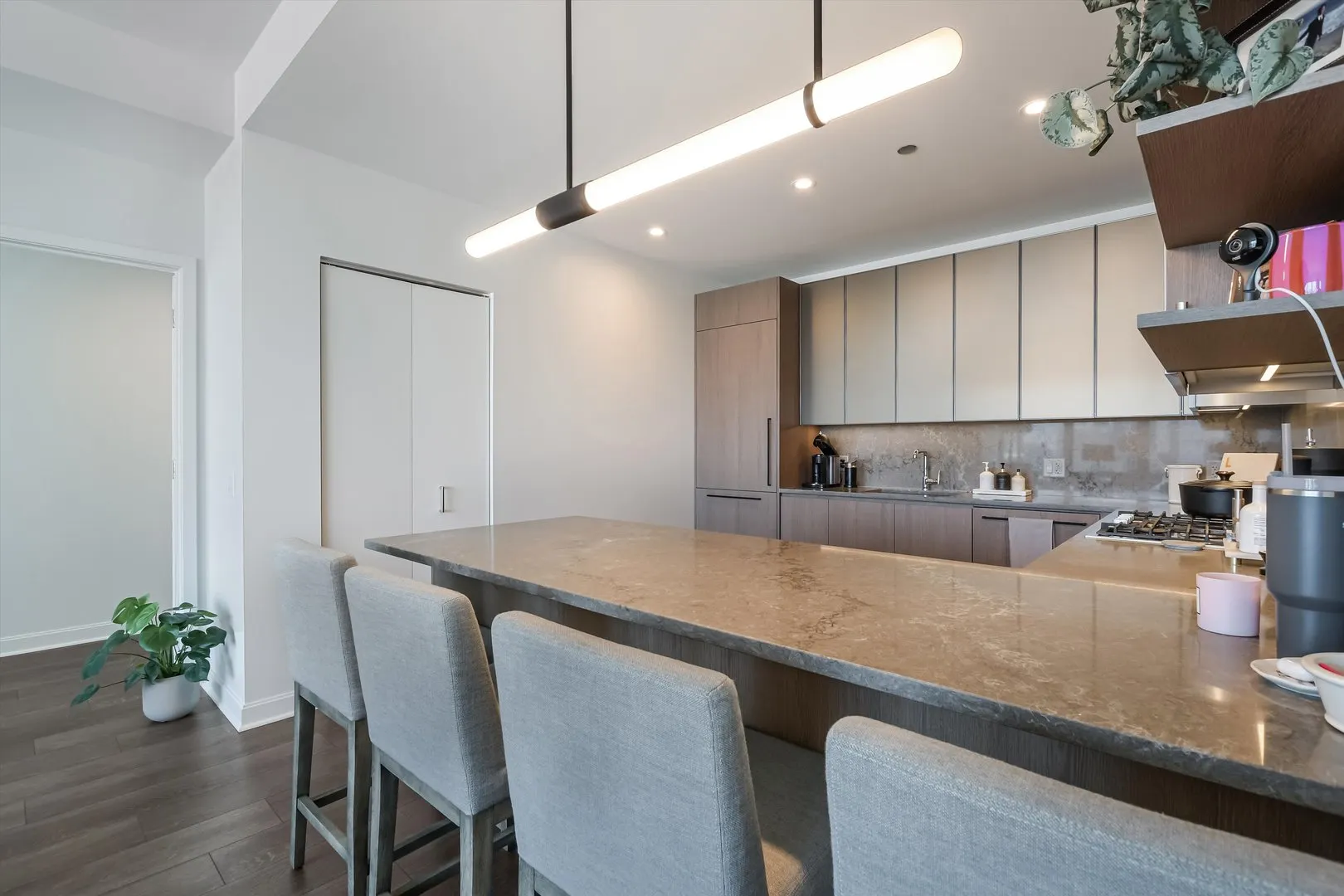 164 N Peoria Street 4004 IL