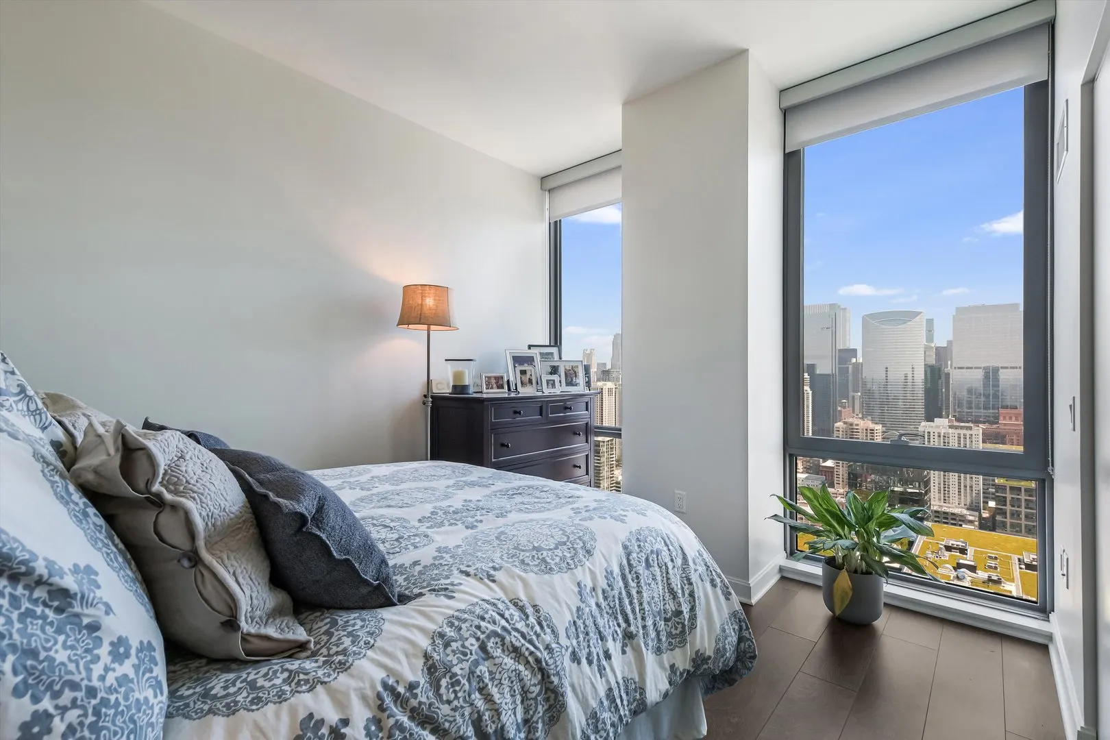 164 N Peoria Street 4004 IL