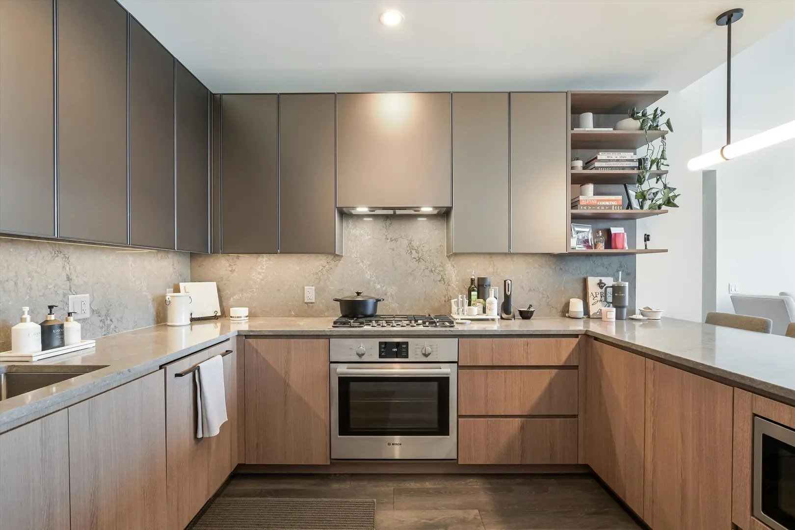 164 N Peoria Street 4004 IL