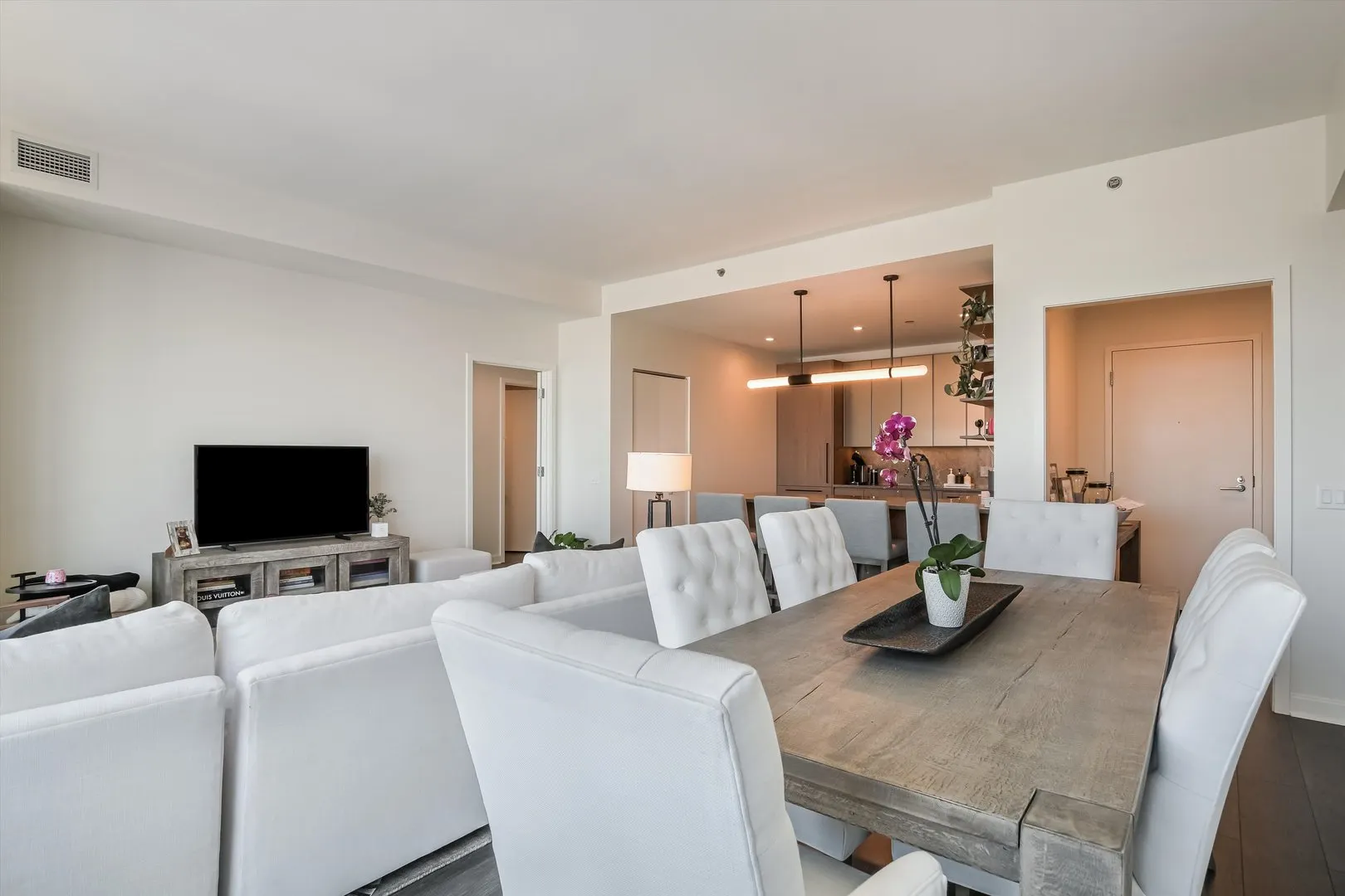 164 N Peoria Street 4004 IL