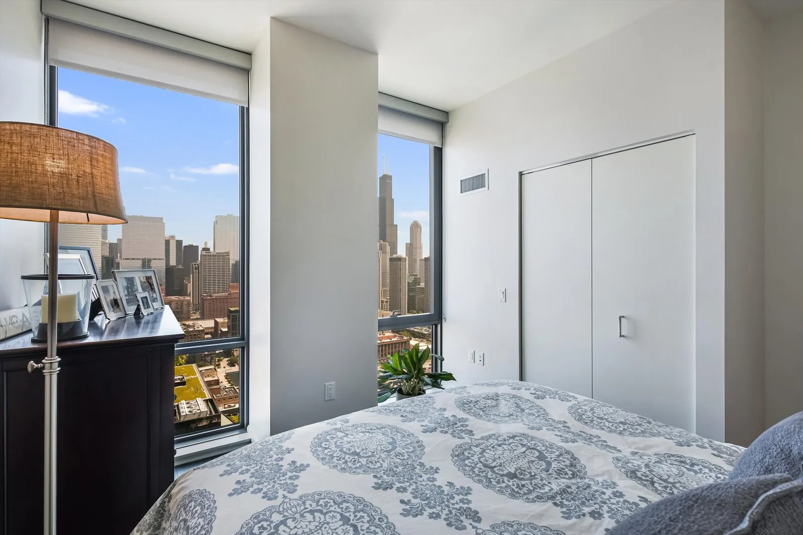 164 N Peoria Street 4004 IL