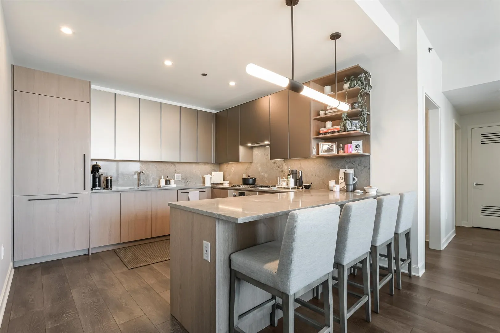 164 N Peoria Street 4004 IL