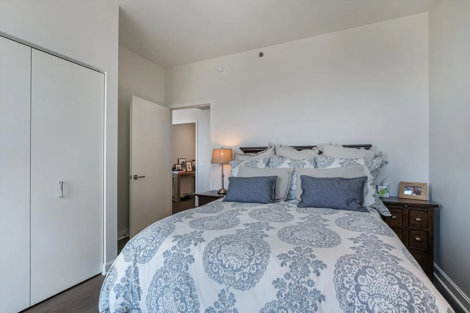 164 N Peoria Street 4004 IL