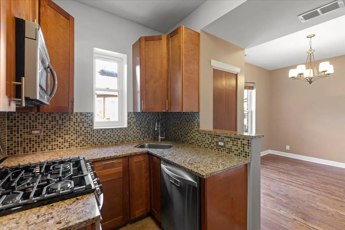 1278 W Victoria Street 1E IL