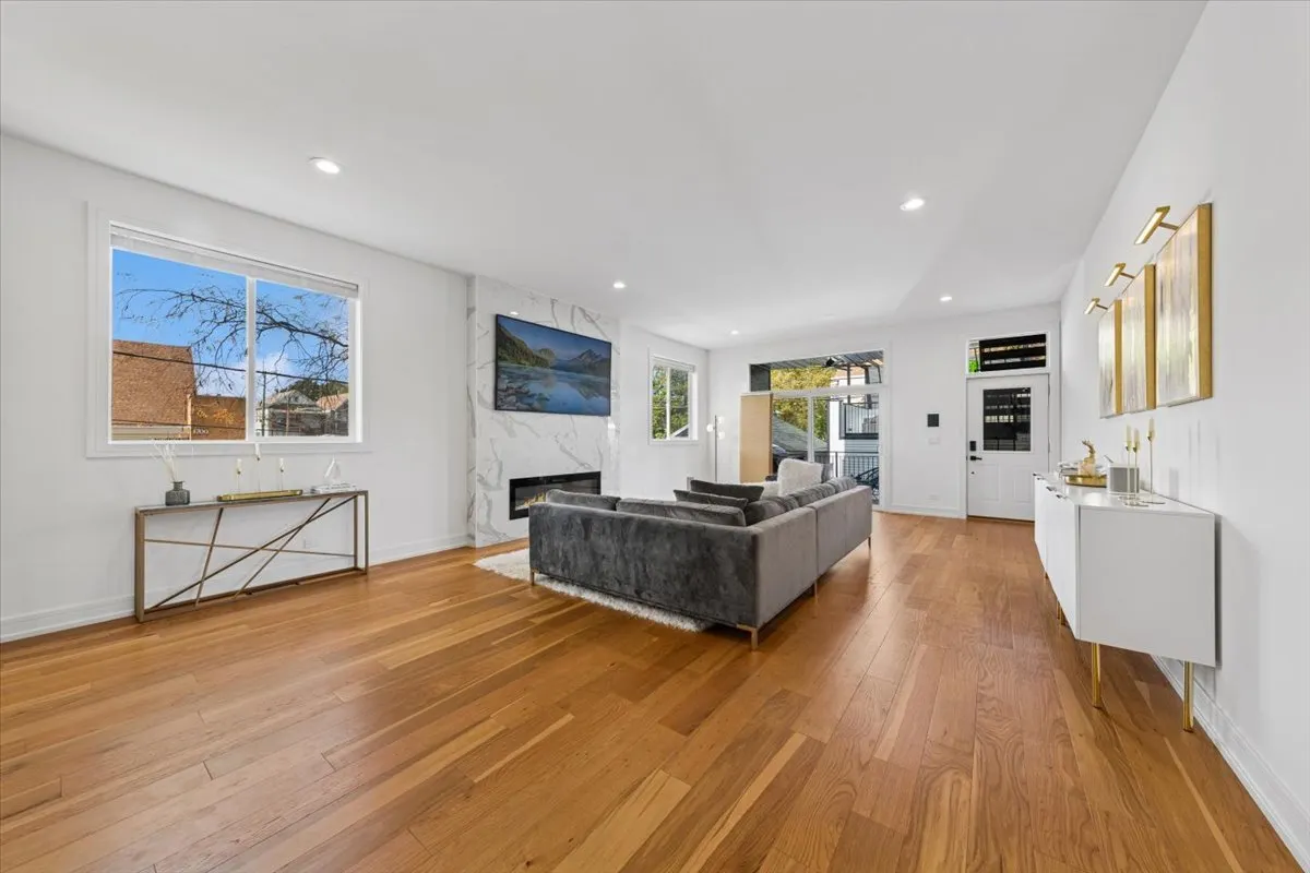 3576 W Wabansia Avenue 1 IL