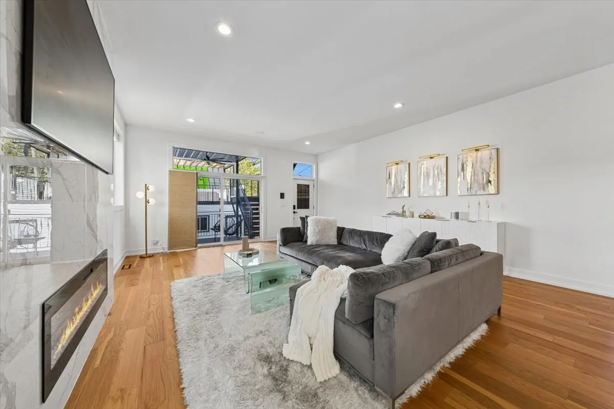 3576 W Wabansia Avenue 1 IL