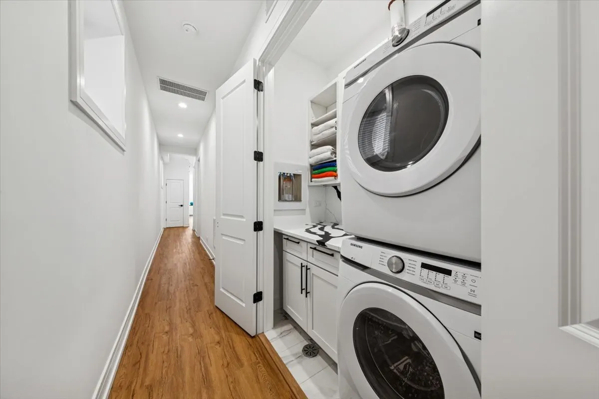 3576 W Wabansia Avenue 1 IL