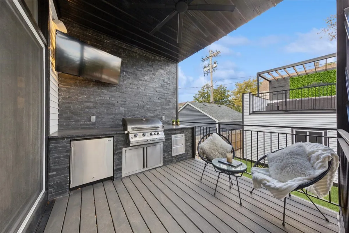 3576 W Wabansia Avenue 1 IL