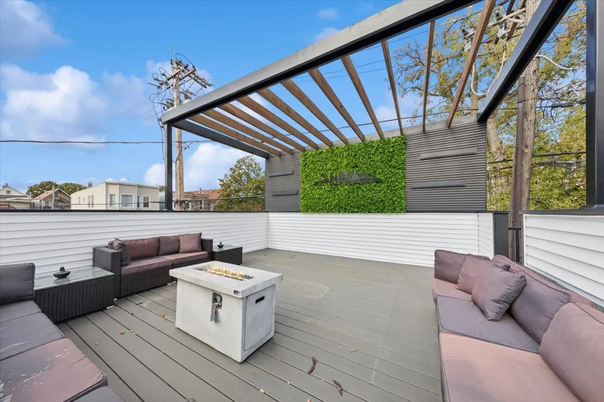 3576 W Wabansia Avenue 1 IL