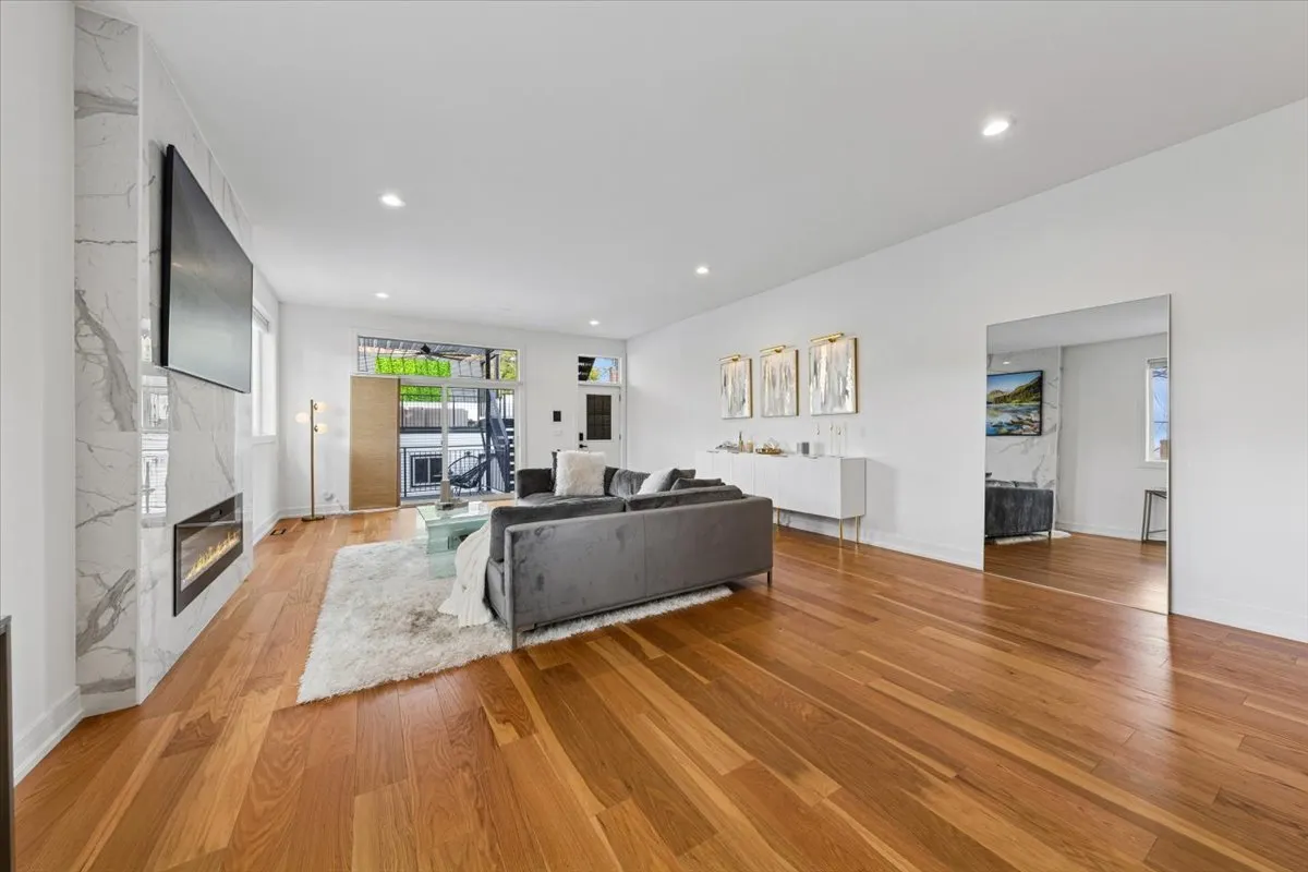 3576 W Wabansia Avenue 1 IL