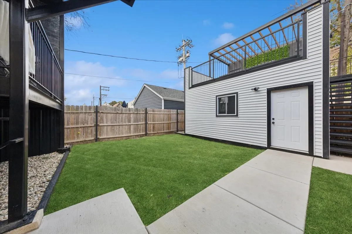 3576 W Wabansia Avenue 1 IL