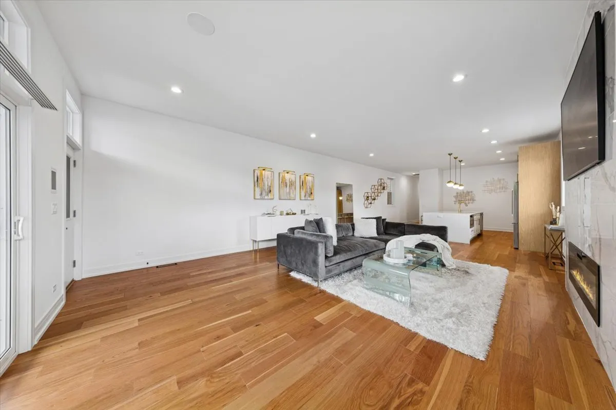 3576 W Wabansia Avenue 1 IL