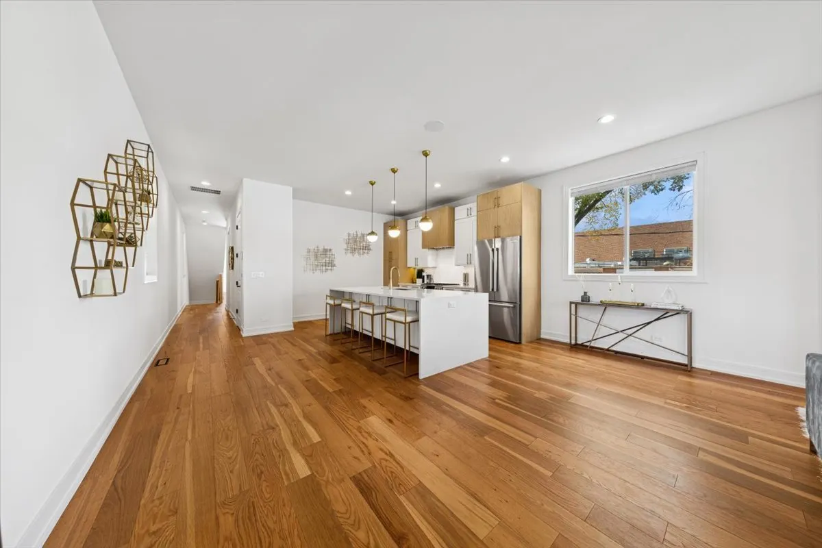 3576 W Wabansia Avenue 1 IL