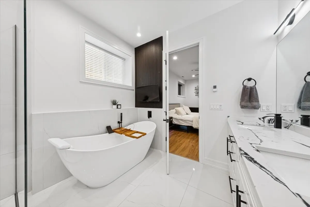 3576 W Wabansia Avenue 1 IL