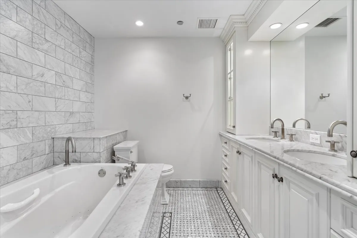 800 N Michigan Avenue 3603 IL