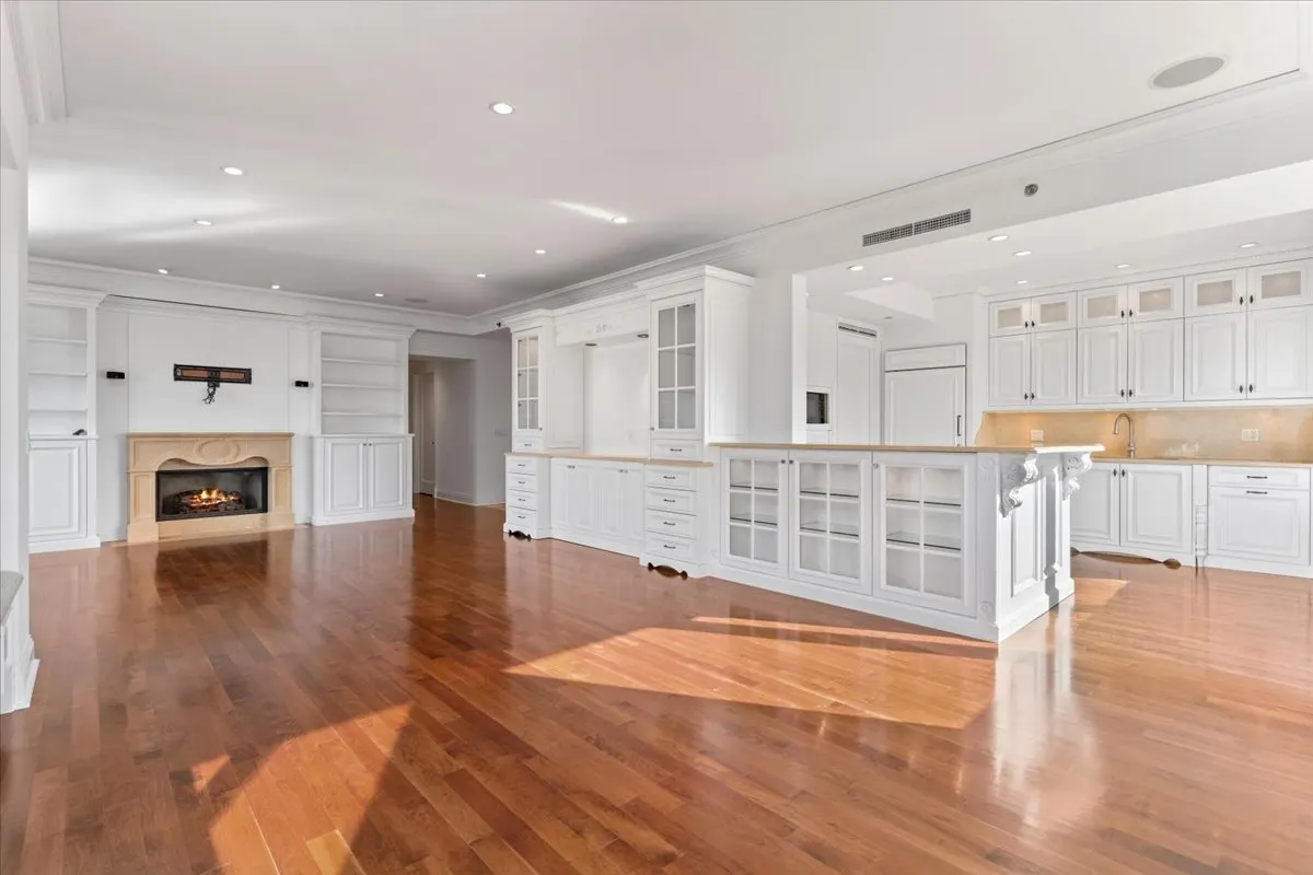 800 N Michigan Avenue 3603 IL