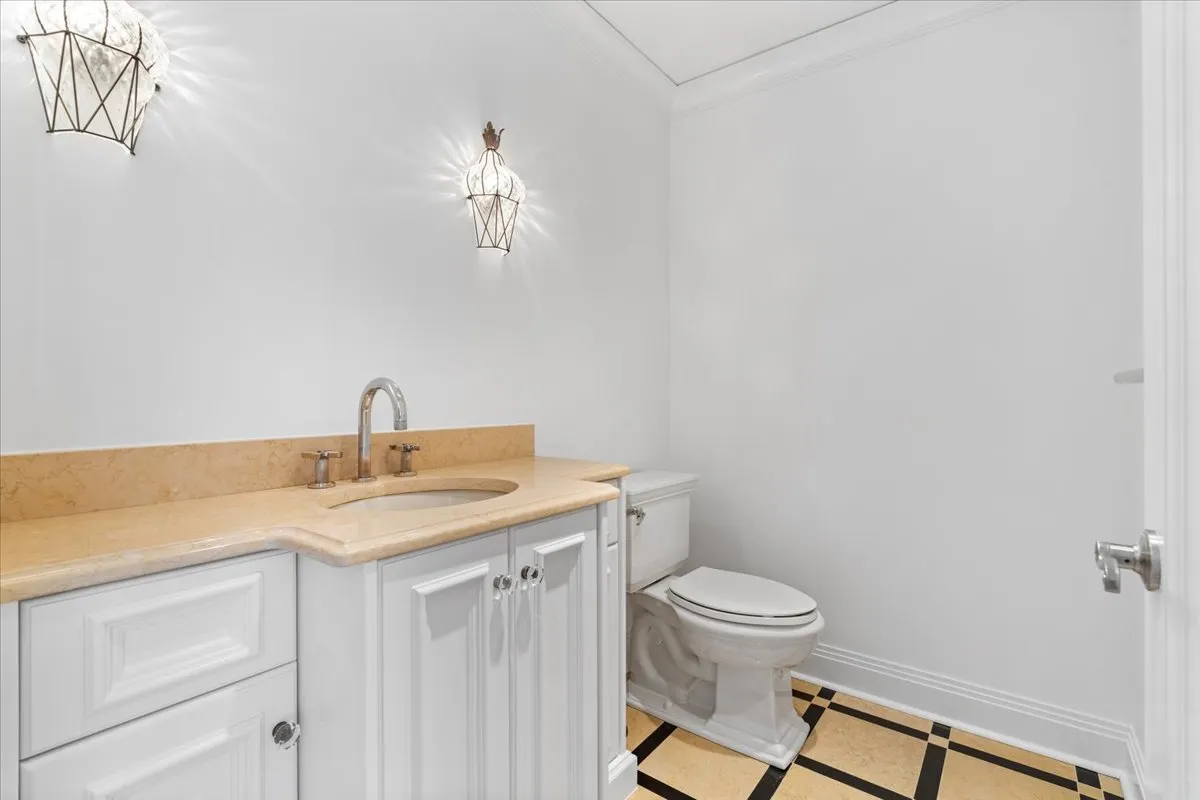 800 N Michigan Avenue 3603 IL