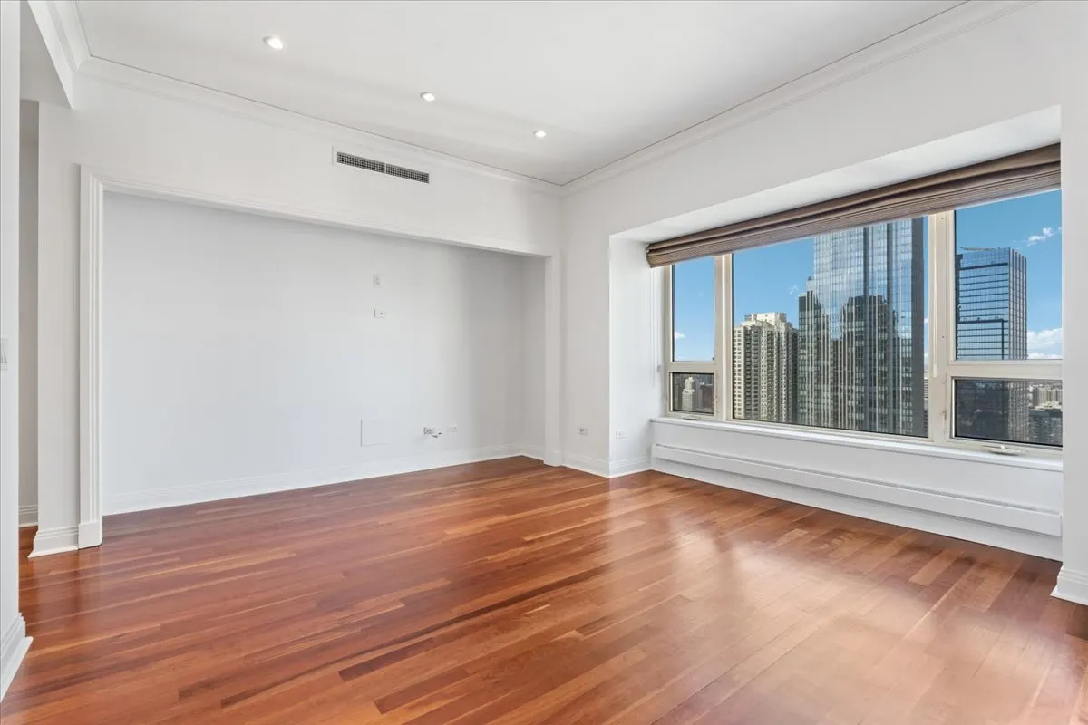 800 N Michigan Avenue 3603 IL