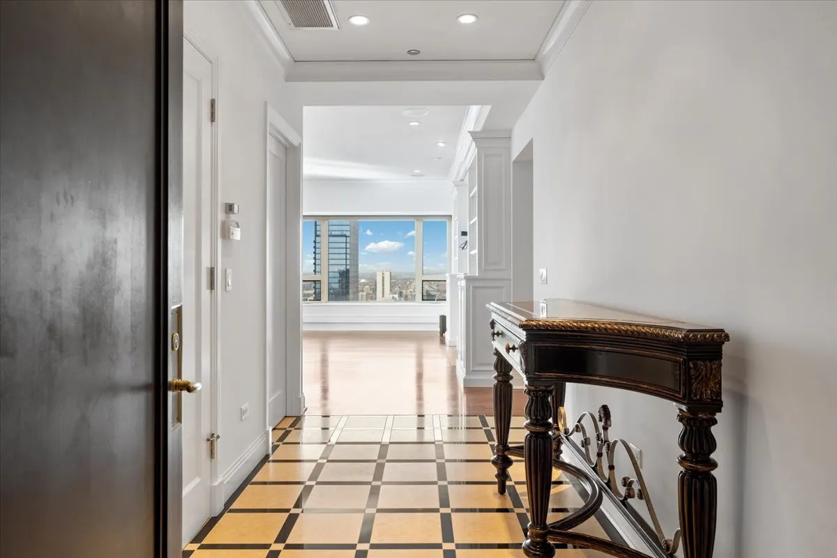 800 N Michigan Avenue 3603 IL