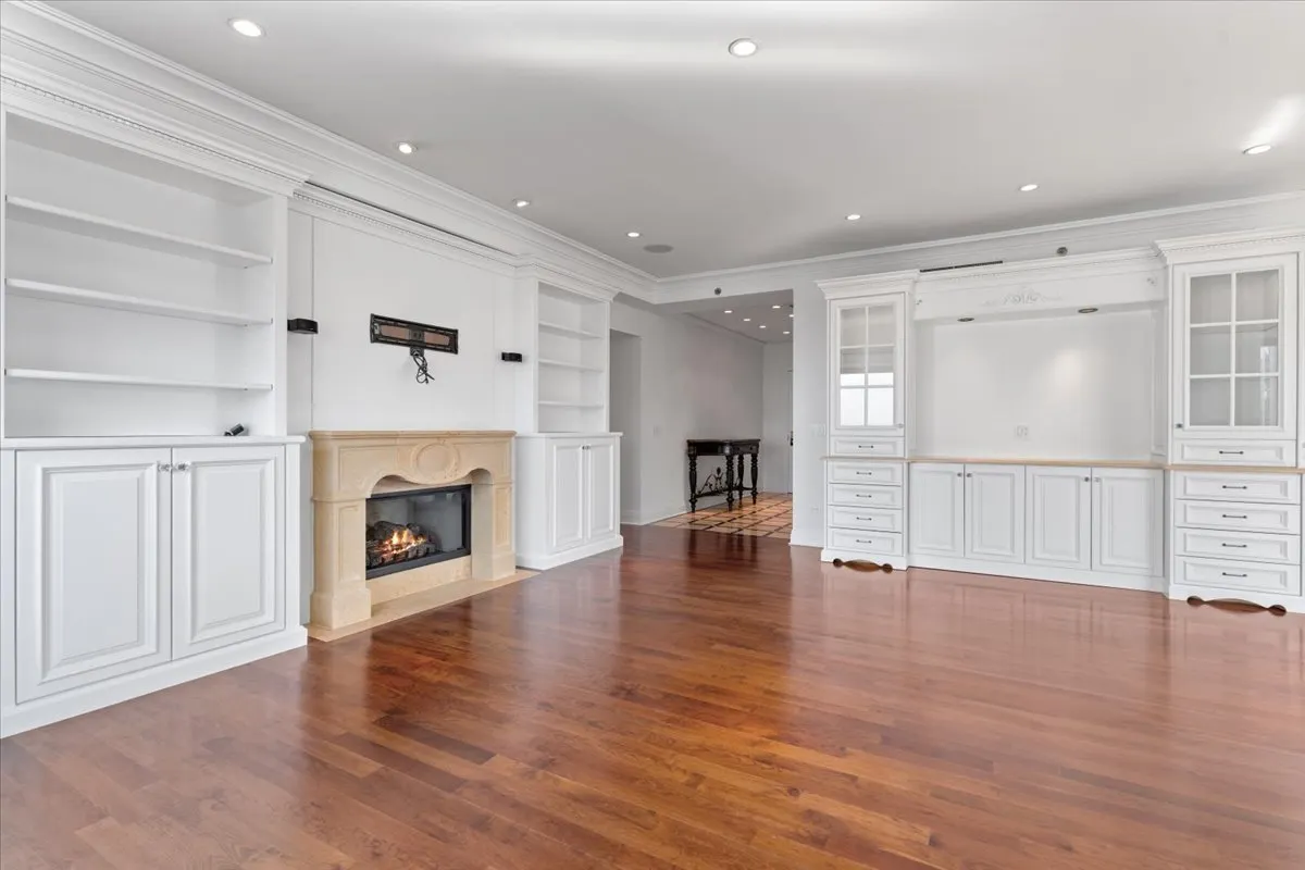 800 N Michigan Avenue 3603 IL