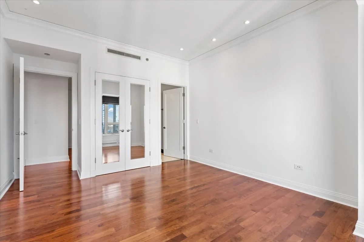 800 N Michigan Avenue 3603 IL