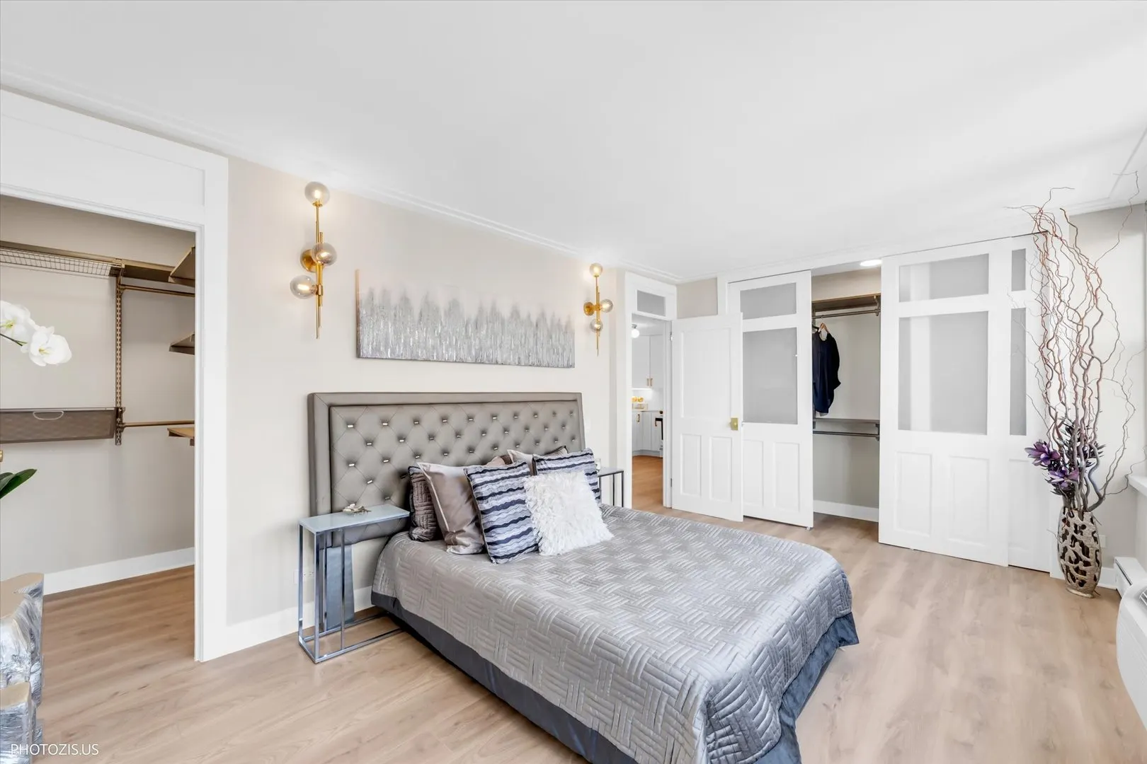 336 W Wellington Avenue 1002 IL